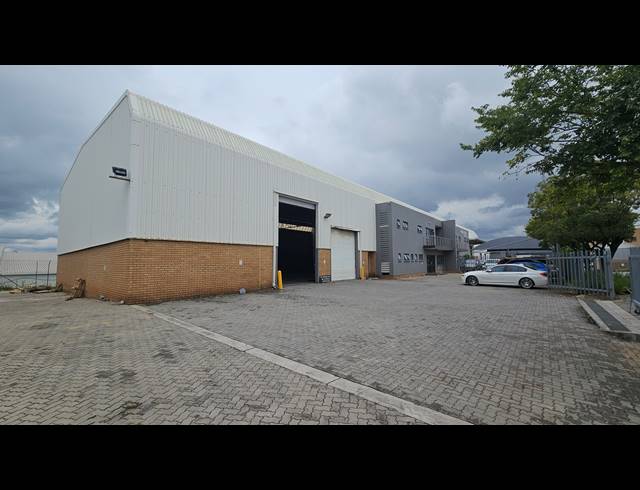 872M² WAREHOUSE TO LET IN JET PARK